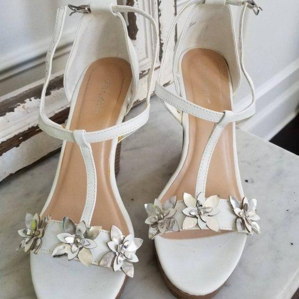 Jasmin Gently Worn White Wedge with Flower Toe Size 8.5
